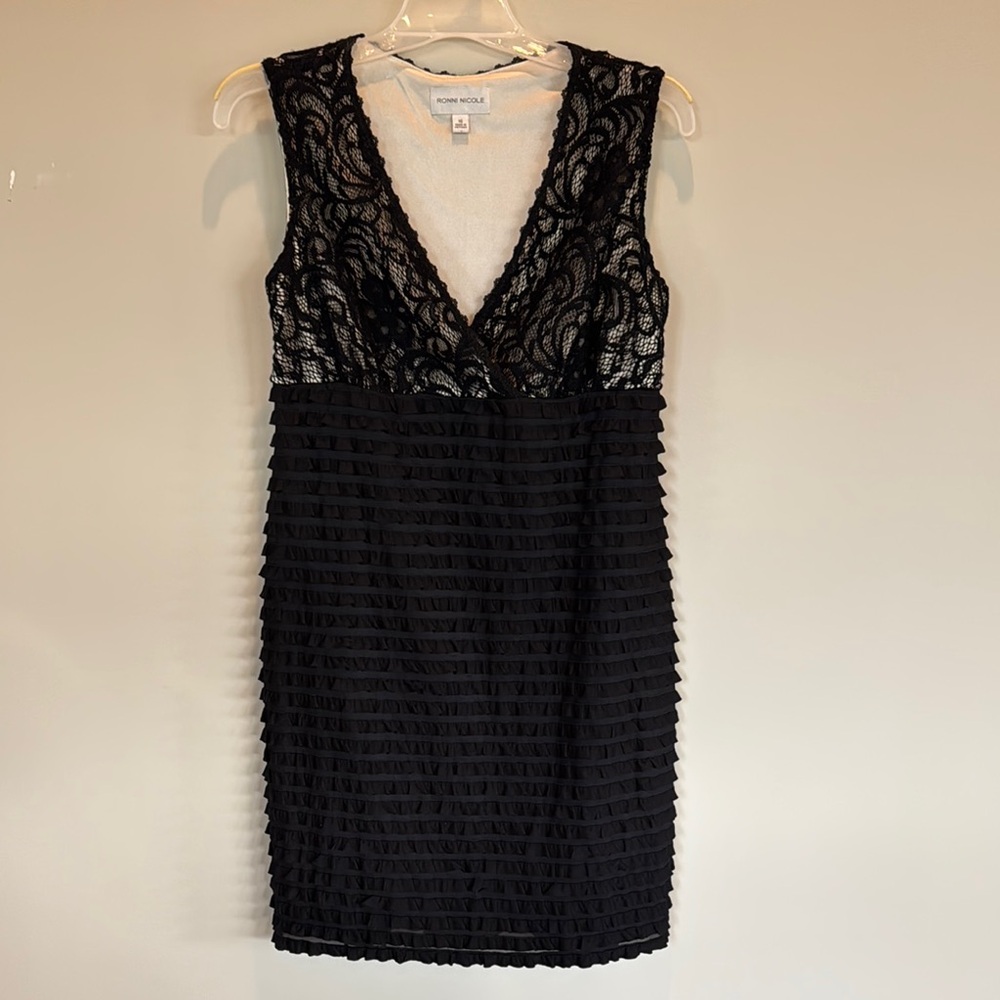 Ronni Nicole Black Sleeveless V-Neck Cocktail Dress